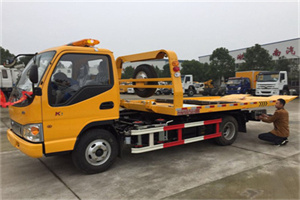 喀喇沁左翼哪里有拖车服务